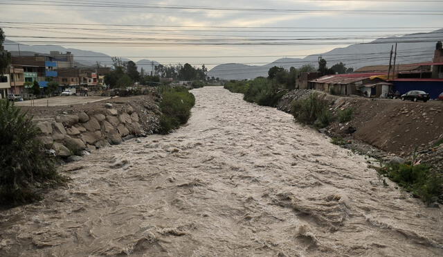 El río Rímac muestra un incremento en su caudal desde hace días. Foto Miguel Vásquez