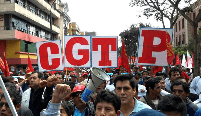 Este viernes 15 de enero miles de trabajadores marcharían hacia el MTPE. Foto: Andina