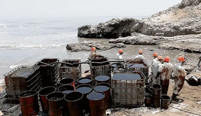 Impacto. Derrame de petróleo afectó al menos cinco playas donde se detuvieron varias actividades productivas.