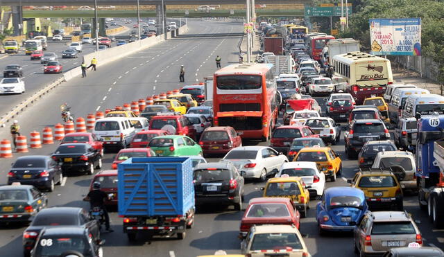 Recomiendan seguir instrucciones durante la congestión vehicular. Foto: La República