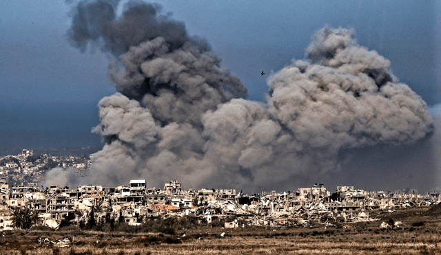 Israel y Hamás pactan un alto el fuego y un acuerdo sobre rehenes. Foto: AFP