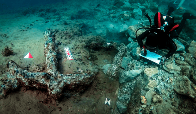 Descubren antiguo barco hundido en Sicilia que revela la importancia de la isla en el comercio mediterráneo. Foto; composición LR