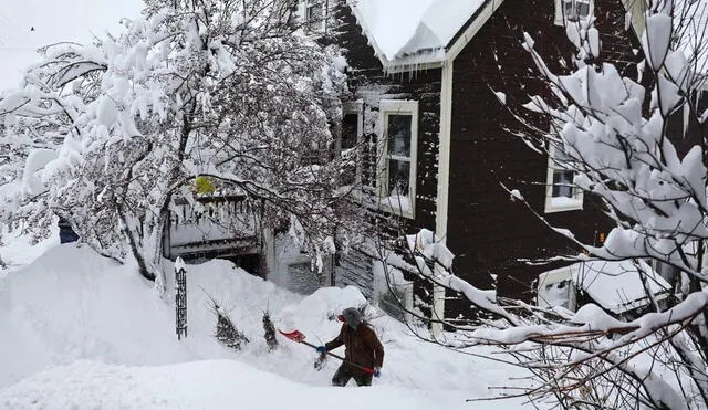 Las fuertes nevadas son comunes en muchas partes de Estados Unidos durante el invierno, acumulándose en los techos y aumentando el riesgo de colapsos. Foto: CNN