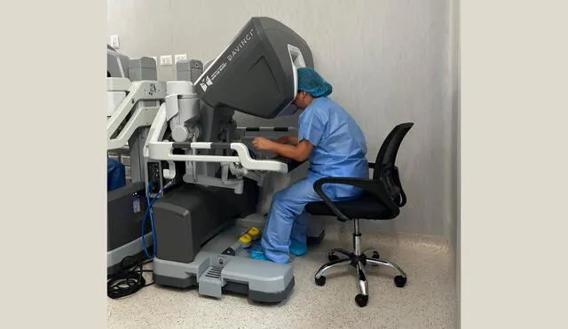 Cirugía robótica se realiza en el hospital nacional Dos de Mayo.