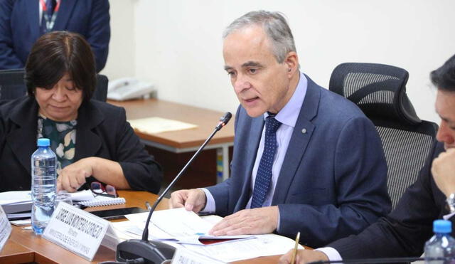 El ministro de Energía y Minas también expuso los alcances del Decreto de Urgencia para el rescate financiero de Petroperú. Foto: Congreso