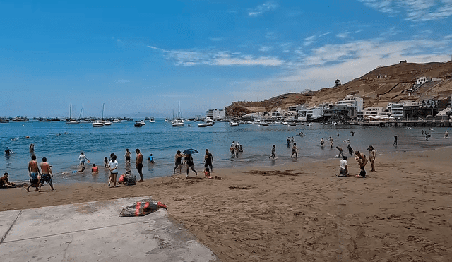 Una de las opciones más populares en la Playa Naplo es el alquiler de kayaks y deslizadores. Foto: difusión