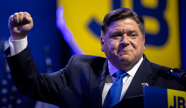 J.B. Pritzker llega este 2025 con un importante aumento salarial para todos los trabajadores. Foto: Chalkbeat