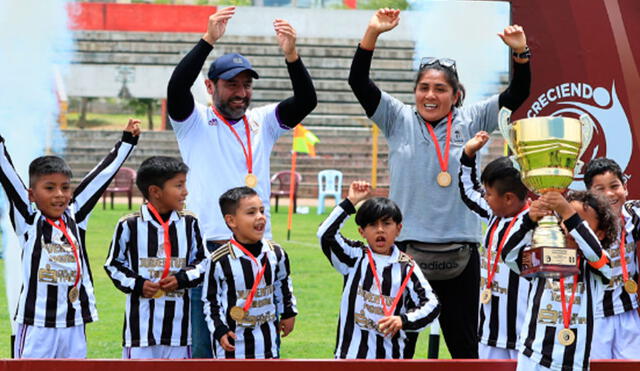 Tacna se coronó campeón en el Estadio Mariscal Castilla de la ciudad de Huancayo. Foto: FPF