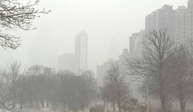 La tormenta ha dejado a 300.000 personas sin electricidad y ha complicado las carreteras con nieve y hielo. Foto: Telemundo Chicago