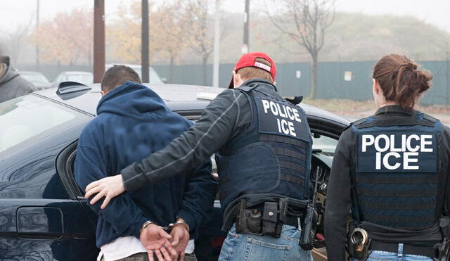 Ante este clima de incertidumbre, es vital que los inmigrantes conozcan sus derechos y preparen un plan de acción si el ICE o la policía tocan la puerta de sus hogares. Foto: ICE