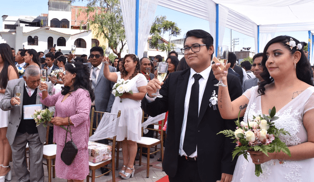 El matrimonio comunitario es una ceremonia en la que varias parejas. Foto: Andina