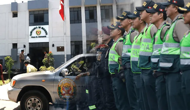 Los oficiales y miembros de la PNP tendrán aumentos en su sueldo en 2025. Foto: composición LR/Andina