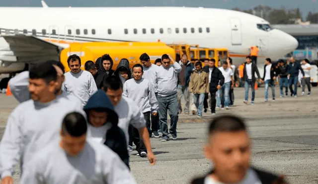 La medida, impulsada por legisladores republicanos, busca financiar un "Fondo de Deportaciones" a través de impuestos sobre remesas. Foto: CNN La medida, impulsada por legisladores republicanos, busca financiar un "Fondo de Deportaciones" a través de impuestos sobre remesas. Foto: CNN