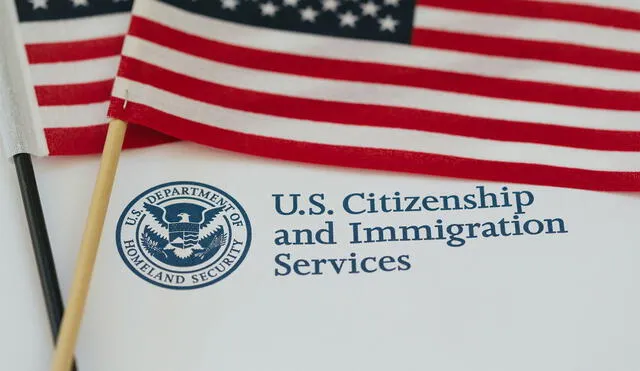 La 'Green Card' permite a inmigrantes vivir y trabajar en EE. UU. de forma indefinida, siendo clave para quienes buscan asentarse en el país. USCIS verifica requisitos para recibirla. Foto: Freepik La 'Green Card' permite a inmigrantes vivir y trabajar en EE. UU. de forma indefinida, siendo clave para quienes buscan asentarse en el país. USCIS verifica requisitos para recibirla. Foto: Freepik