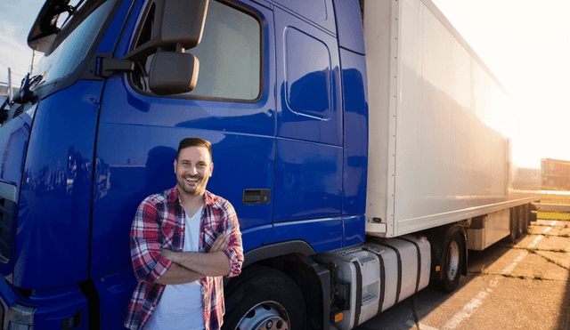 Con 4 millones de millas de carreteras en Estados Unidos, los camioneros juegan un papel vital en el transporte de bienes. Foto: Telemundo Con 4 millones de millas de carreteras en Estados Unidos, los camioneros juegan un papel vital en el transporte de bienes. Foto: Telemundo