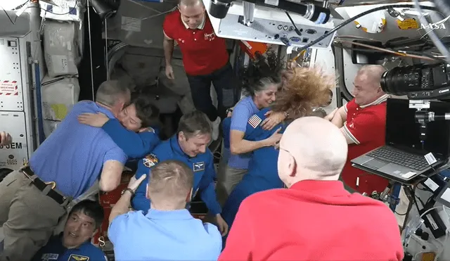 La misión Crew-10 saluda a los miembros de la NASA varados en la Estación Espacial Internacional. Foto: NASA La misión Crew-10 saluda a los miembros de la NASA varados en la Estación Espacial Internacional. Foto: NASA