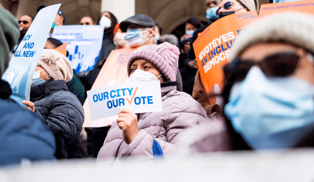 En Nueva York, la participación cívica no tiene fronteras: aunque los inmigrantes no ciudadanos no votan, su impacto en 2025 se sentirá con educación y movilización comunitaria. En Nueva York, la participación cívica no tiene fronteras: aunque los inmigrantes no ciudadanos no votan, su impacto en 2025 se sentirá con educación y movilización comunitaria.