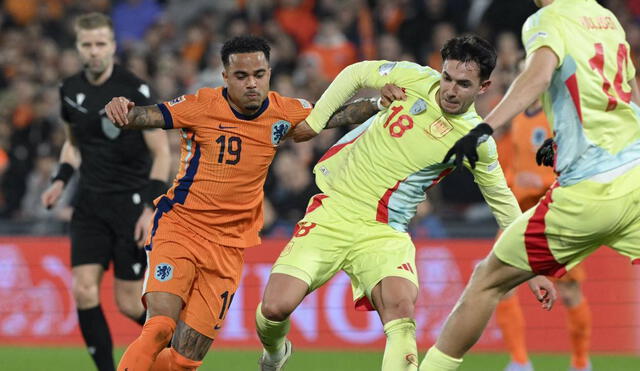 Países Bajos quedó con un jugador menos contra España por expulsión de Jorrel Hato al minuto 81. Foto: AFP Países Bajos quedó con un jugador menos contra España por expulsión de Jorrel Hato al minuto 81. Foto: AFP