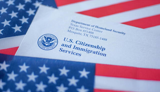 USCIS permite a los solicitantes verificar el estado de sus trámites de inmigración en línea mediante un sistema sencillo que utiliza el número de recibo. Foto: Telemundo USCIS permite a los solicitantes verificar el estado de sus trámites de inmigración en línea mediante un sistema sencillo que utiliza el número de recibo. Foto: Telemundo