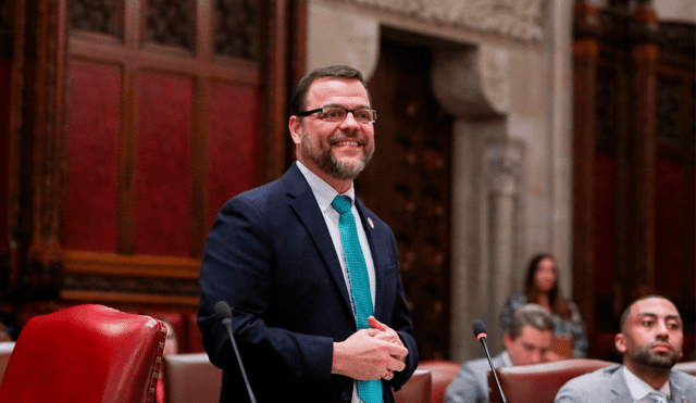 Luis R. Sepúlveda impulsa la Ley de Diversidad en la Educación para que los estudiantes se vean reflejados en sus maestros. Foto: CNN Luis R. Sepúlveda impulsa la Ley de Diversidad en la Educación para que los estudiantes se vean reflejados en sus maestros. Foto: CNN