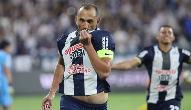 Hernán Barcos le dio el triunfo a Alianza Lima con un tanto desde los 12 pasos. Foto: La República/Carlos Félix Hernán Barcos le dio el triunfo a Alianza Lima con un tanto desde los 12 pasos. Foto: La República/Carlos Félix