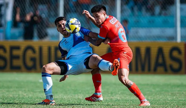 El cuadro cervecero lleva 3 partidos perdidos con su camiseta alterna roja. Foto: Sporting Cristal El cuadro cervecero lleva 3 partidos perdidos con su camiseta alterna roja. Foto: Sporting Cristal