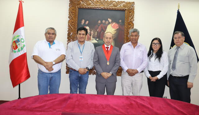 Se propone la instalación de módulos de atención virtual en cada municipalidad, facilitando demandas, consultas y audiencias. Se propone la instalación de módulos de atención virtual en cada municipalidad, facilitando demandas, consultas y audiencias.