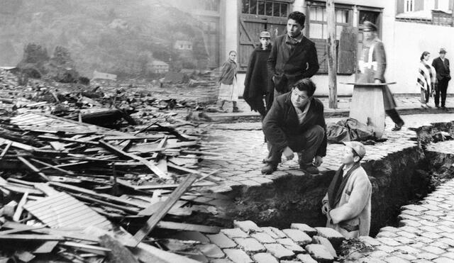 El 22 de mayo de 1960, Chile sufrió el terremoto de Valdivia, el más fuerte de la historia con una magnitud de 9.5. Este desastre dejó cerca de 2.000 muertos y 2 millones de afectados. Foto: composición LR/AFP El 22 de mayo de 1960, Chile sufrió el terremoto de Valdivia, el más fuerte de la historia con una magnitud de 9.5. Este desastre dejó cerca de 2.000 muertos y 2 millones de afectados. Foto: composición LR/AFP