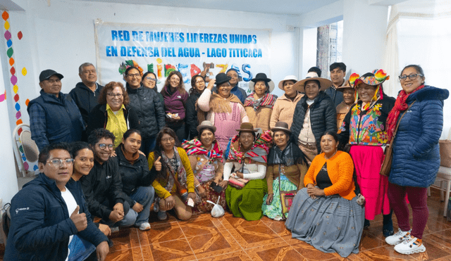 Organización Mujeres Líderes Defensoras del Lago Titicaca logró que se reconozca al Lago Titicaca como sujeto de derecho. Foto: Centro Bartolomé de las Casas Organización Mujeres Líderes Defensoras del Lago Titicaca logró que se reconozca al Lago Titicaca como sujeto de derecho. Foto: Centro Bartolomé de las Casas
