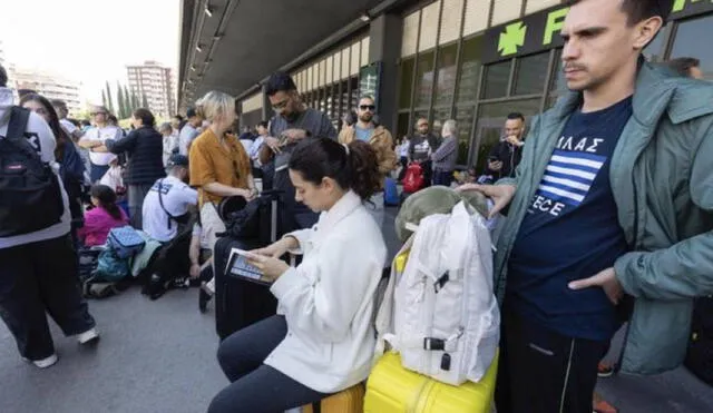 Los pasajeros de trenes de alta velocidad en España se quedaron varados por varias horas. Foto: X/ Punto4T Los pasajeros de trenes de alta velocidad en España se quedaron varados por varias horas. Foto: X/ Punto4T
