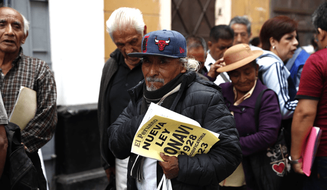 Los beneficiarios del Reintegro 3 pueden cobrar sus aportes del Fonavi en agencias del Banco de la Nación. Foto: Andina Los beneficiarios del Reintegro 3 pueden cobrar sus aportes del Fonavi en agencias del Banco de la Nación. Foto: Andina