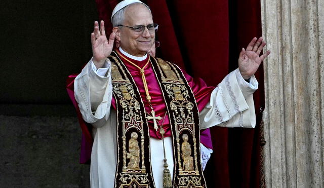 Fumata blanca anunció al cardenal Robert Francis Prevost como el nuevo Papa. Foto: EFE Fumata blanca anunció al cardenal Robert Francis Prevost como el nuevo Papa. Foto: EFE