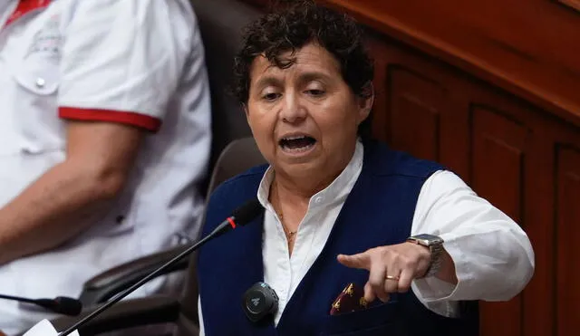 Susel Paredes fue denunciada ante la Comisión de Ética por permitir uso de baños del Congreso a personas trans. | Composición LR. Susel Paredes fue denunciada ante la Comisión de Ética por permitir uso de baños del Congreso a personas trans. | Composición LR.
