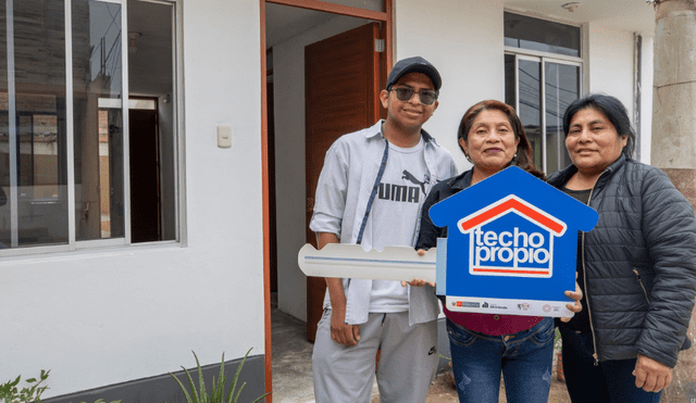 El Ministerio de Vivienda, Construcción y Saneamiento (MVCS) ha puesto a disposición de la ciudadanía el Bus Inmobiliario. Foto: Andina El Ministerio de Vivienda, Construcción y Saneamiento (MVCS) ha puesto a disposición de la ciudadanía el Bus Inmobiliario. Foto: Andina