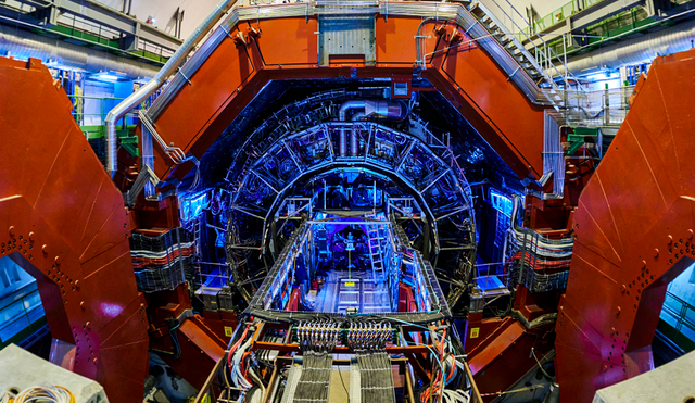 Físicos del experimento ALICE del Gran Colisionador de Hadrones (LHC) lograron convertir núcleos de plomo en oro. Foto: ITC. Físicos del experimento ALICE del Gran Colisionador de Hadrones (LHC) lograron convertir núcleos de plomo en oro. Foto: ITC.