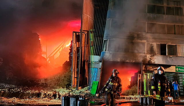 Alrededor de 15 unidades de bomberos atienden la emergencia en San Luis: Foto: Cristina Gálvez Alrededor de 15 unidades de bomberos atienden la emergencia en San Luis: Foto: Cristina Gálvez