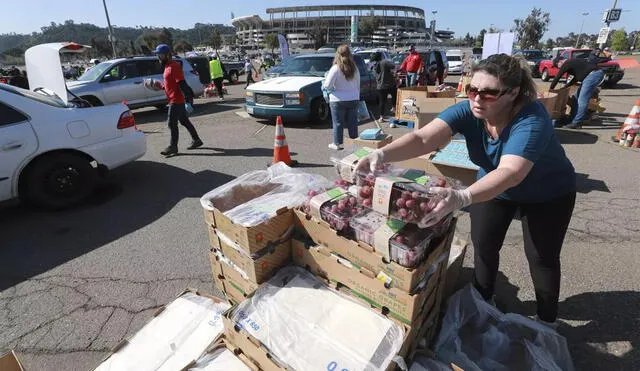 En California, los bancos de comida ofrecen alimentos gratuitos a familias sin registro previo. En California, los bancos de comida ofrecen alimentos gratuitos a familias sin registro previo.