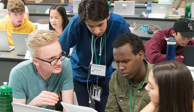 Jóvenes de Miami reciben herramientas gratuitas para crear negocios