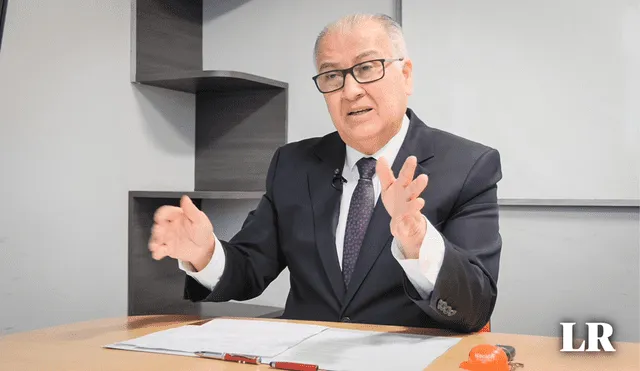 Alfonso López Chau inició su campaña presidencial con entrevista a La República. Foto: La República Alfonso López Chau inició su campaña presidencial con entrevista a La República. Foto: La República