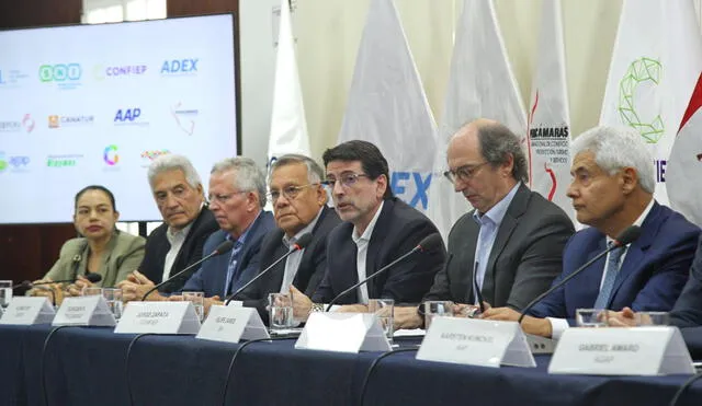 Gremios empresariales manifestaron su malestar frente a la crisis ministerial y la salida de José Salardi en el MEF.