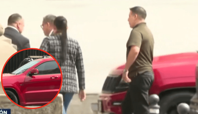 Captan a Juan Santiváñez llegando en vehículo de proveedora del Estado. Foto: captura Canal N Captan a Juan Santiváñez llegando en vehículo de proveedora del Estado. Foto: captura Canal N
