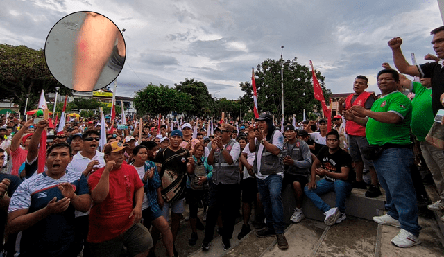 Un fuerte enfrentamiento se produjo entre la Policía y los manifestantes. Un fuerte enfrentamiento se produjo entre la Policía y los manifestantes.