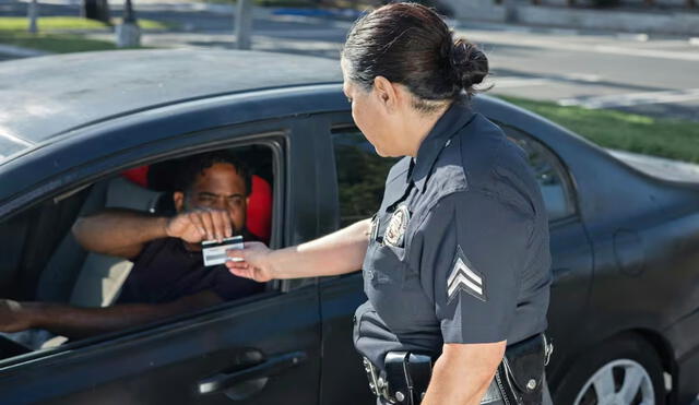 Nueva York implementa nuevas normas de tránsito que, si las incumples, podrían llevar a la suspensión de tu licencia de conducir.