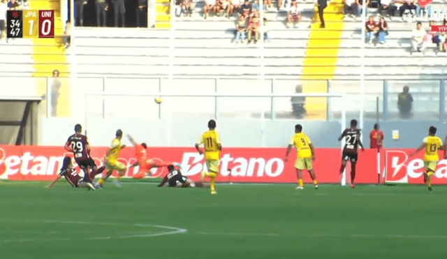 Juan Pablo II se adelanta el marcador y pone el 1-0 ante Universitario. Juan Pablo II se adelanta el marcador y pone el 1-0 ante Universitario.