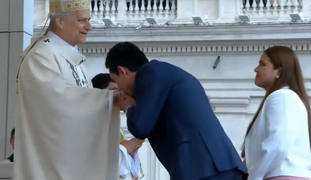 El papa recibió a miles de fieles durante su primera misa en el Vaticano. Foto: composición LR/X El papa recibió a miles de fieles durante su primera misa en el Vaticano. Foto: composición LR/X