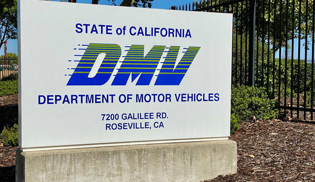 La licencia de conducir de California permite a los residentes manejar. La licencia de conducir de California permite a los residentes manejar.