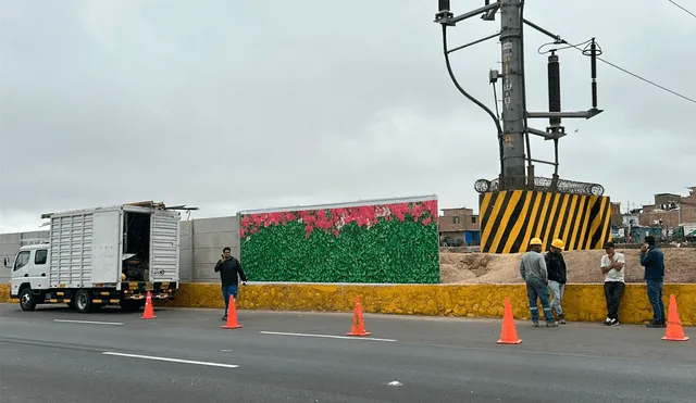 Ciudadano rechazaron que se coloquen estas imágenes en la vía. Foto: La República Ciudadano rechazaron que se coloquen estas imágenes en la vía. Foto: La República