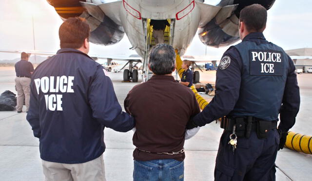 Texas refuerza controles migratorios y exige a inmigrantes portar documento que acredite su estatus legal para evitar ser deportados. Texas refuerza controles migratorios y exige a inmigrantes portar documento que acredite su estatus legal para evitar ser deportados.