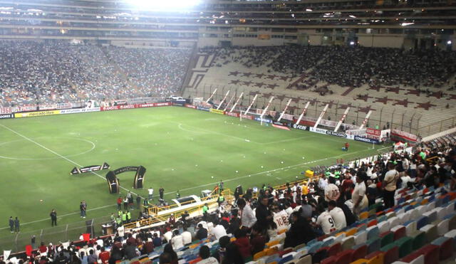 Universitario sufrió la sanción de una fecha sin público para el partido ante Sporting Cristal. Foto: La República Universitario sufrió la sanción de una fecha sin público para el partido ante Sporting Cristal. Foto: La República