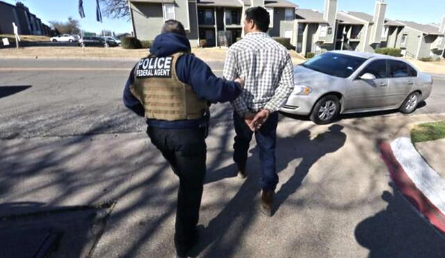Los inmigrantes en EE.UU. que no cumplan con este registro enfrentan sanciones severas como detenciones y la deportación. Los inmigrantes en EE.UU. que no cumplan con este registro enfrentan sanciones severas como detenciones y la deportación.